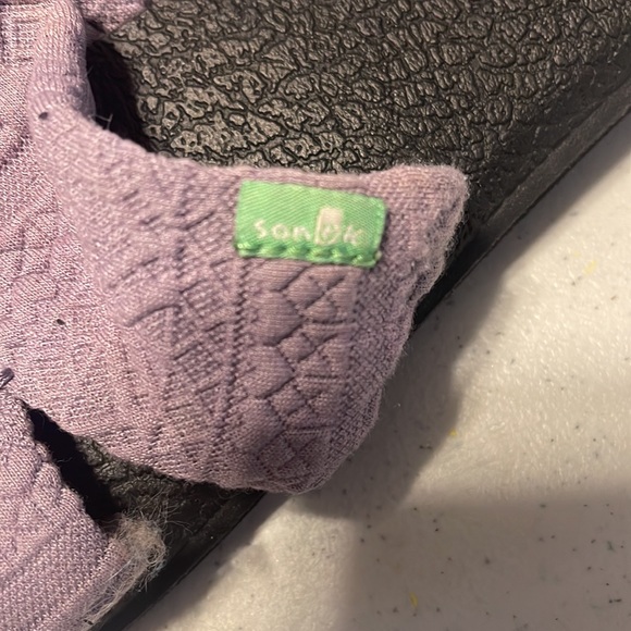 SANUK - Picture 2 of 7